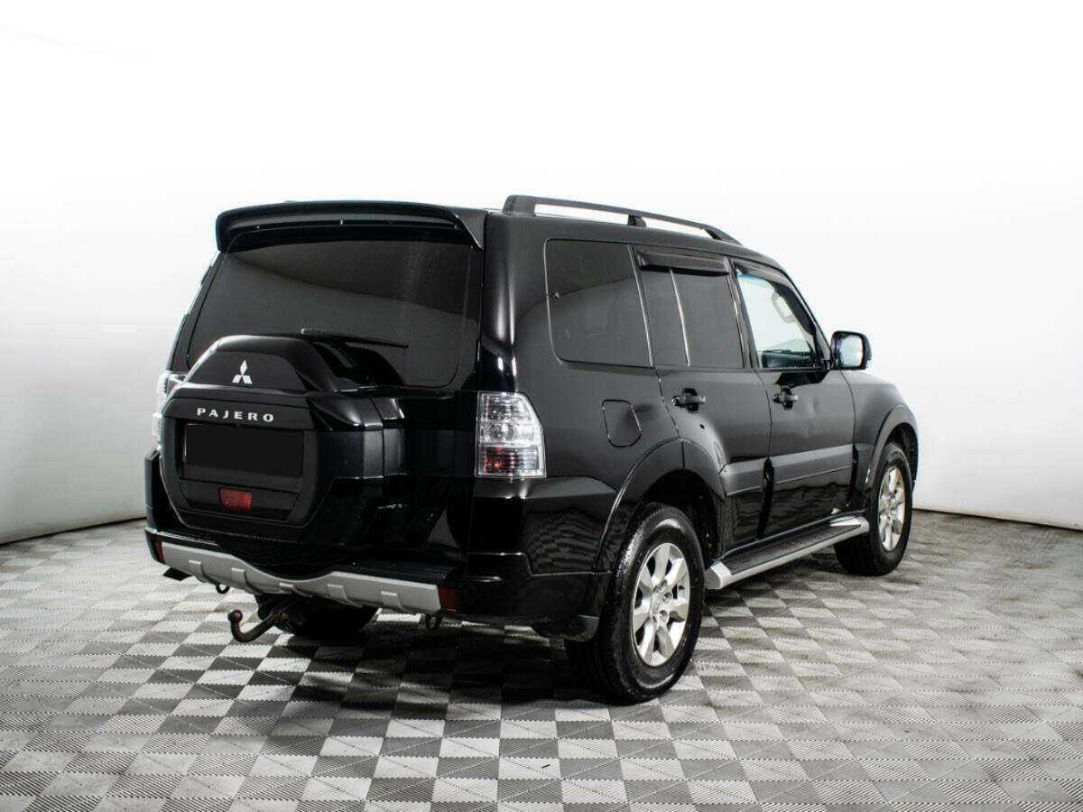 Mitsubishi Pajero с пробегом — 2015 год. Фото: #2