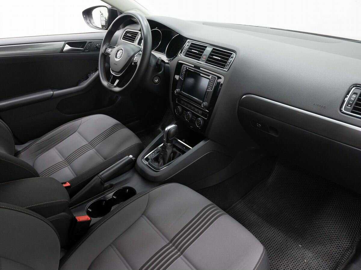 Volkswagen Jetta с пробегом — 2016 год. Фото: #10