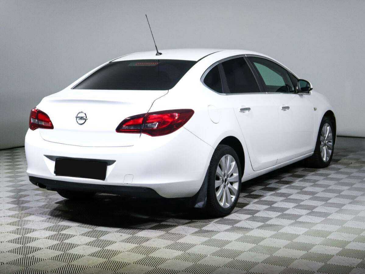 Opel Astra с пробегом — 2014 год. Фото: #3