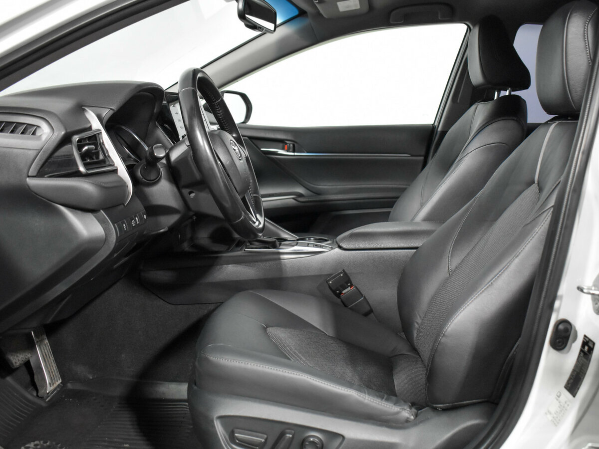 Toyota Camry с пробегом — 2022 год. Фото: #8