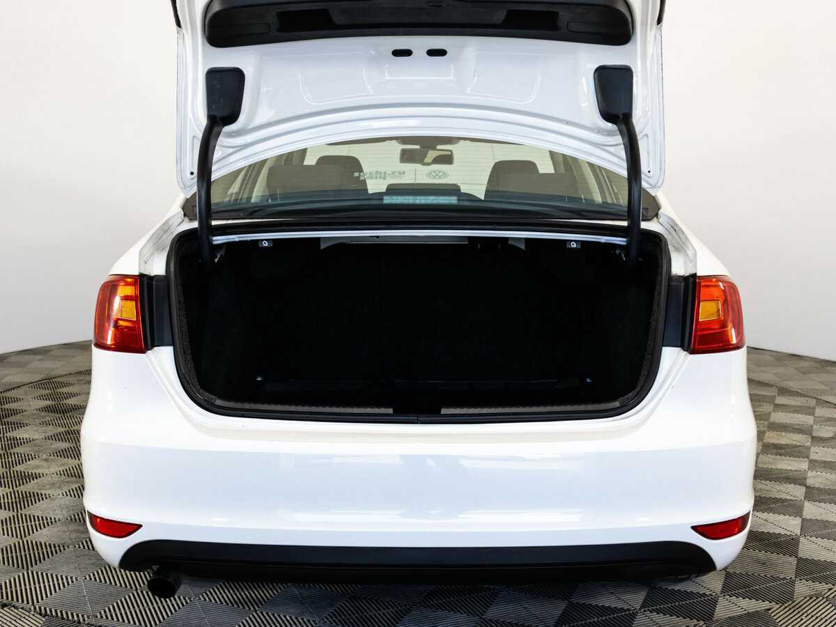 Volkswagen Jetta с пробегом — 2013 год. Фото: #14