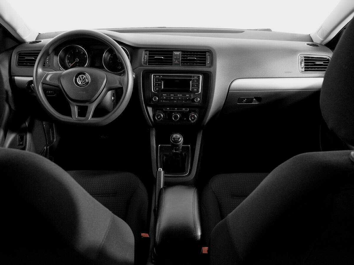 Volkswagen Jetta с пробегом — 2016 год. Фото: #11