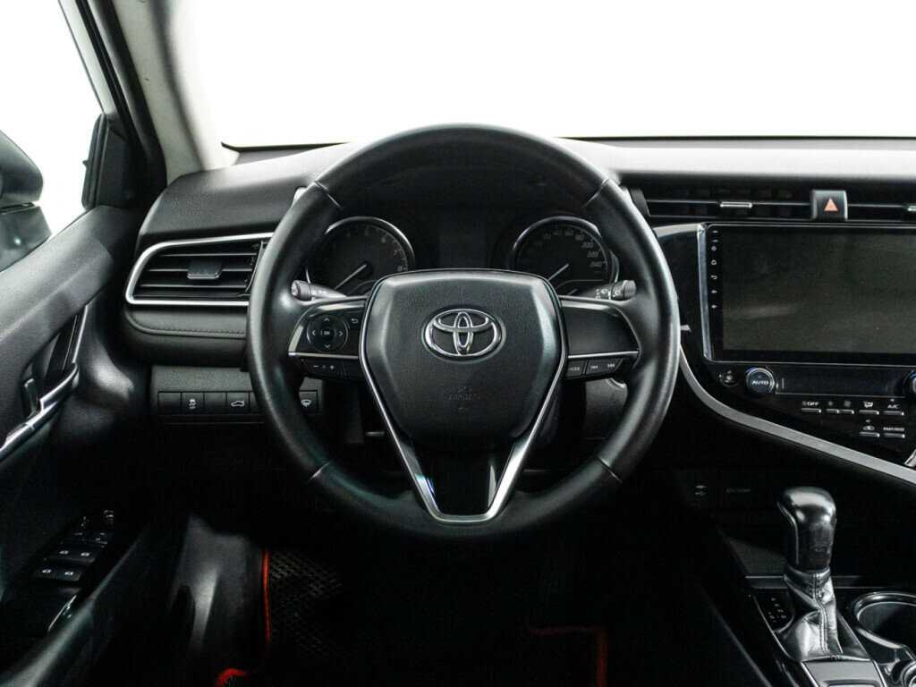 Toyota Camry с пробегом — 2018 год. Фото: #17