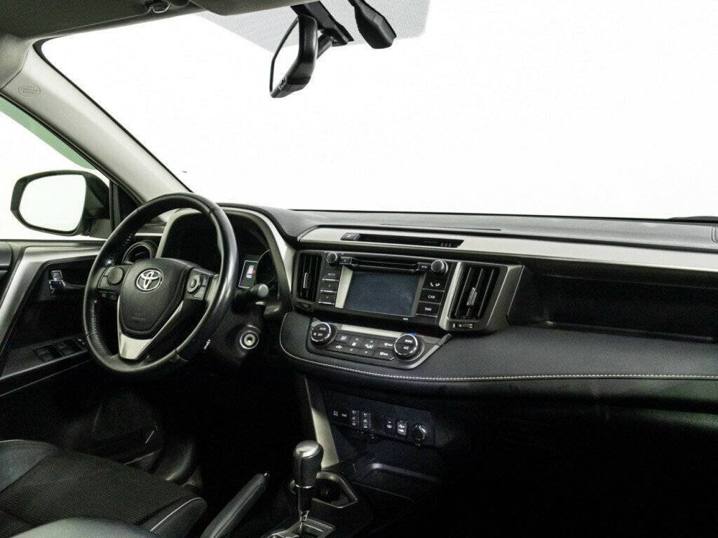 Toyota RAV4 с пробегом — 2016 год. Фото: #6