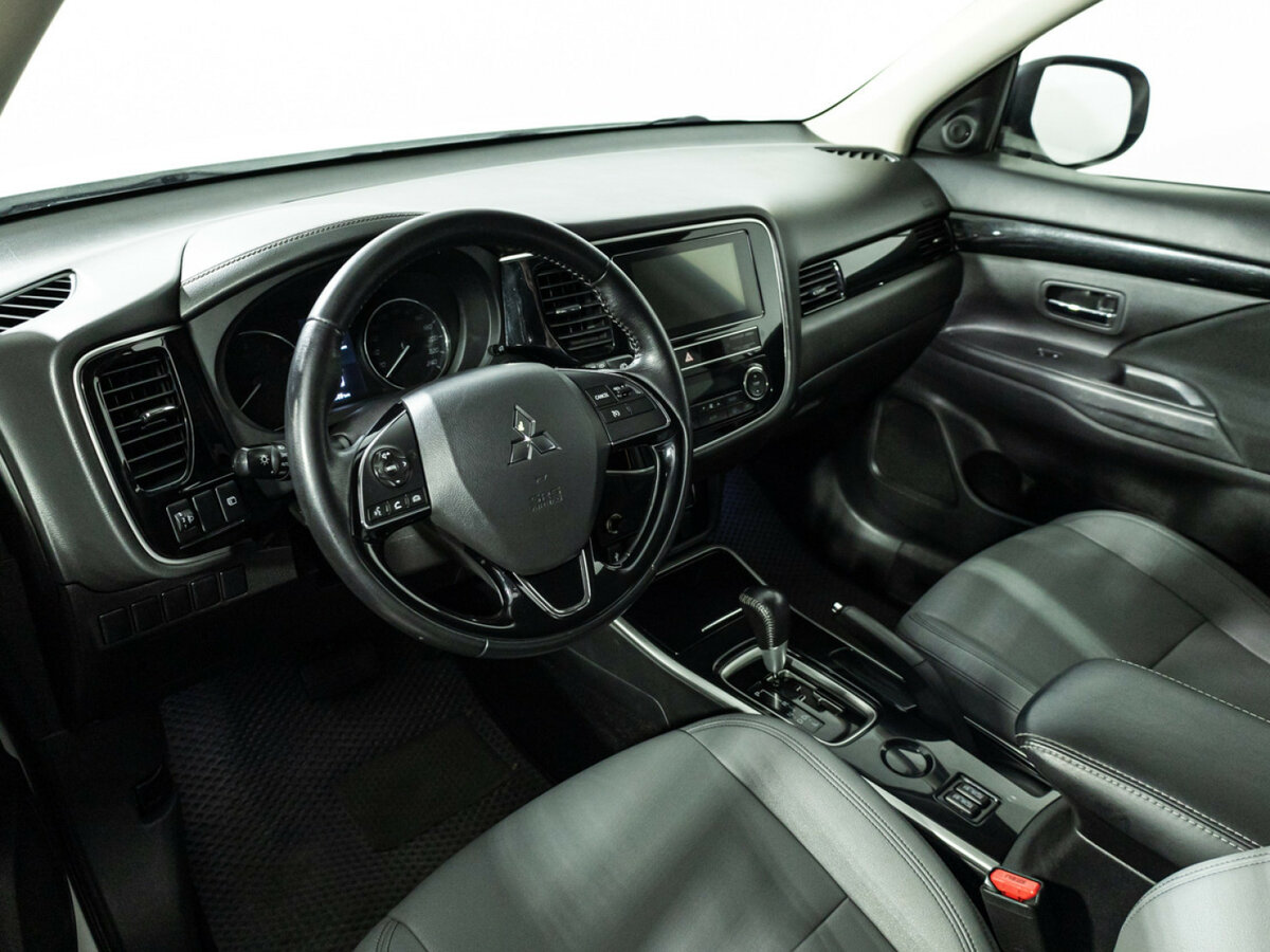 Mitsubishi Outlander с пробегом — 2019 год. Фото: #8