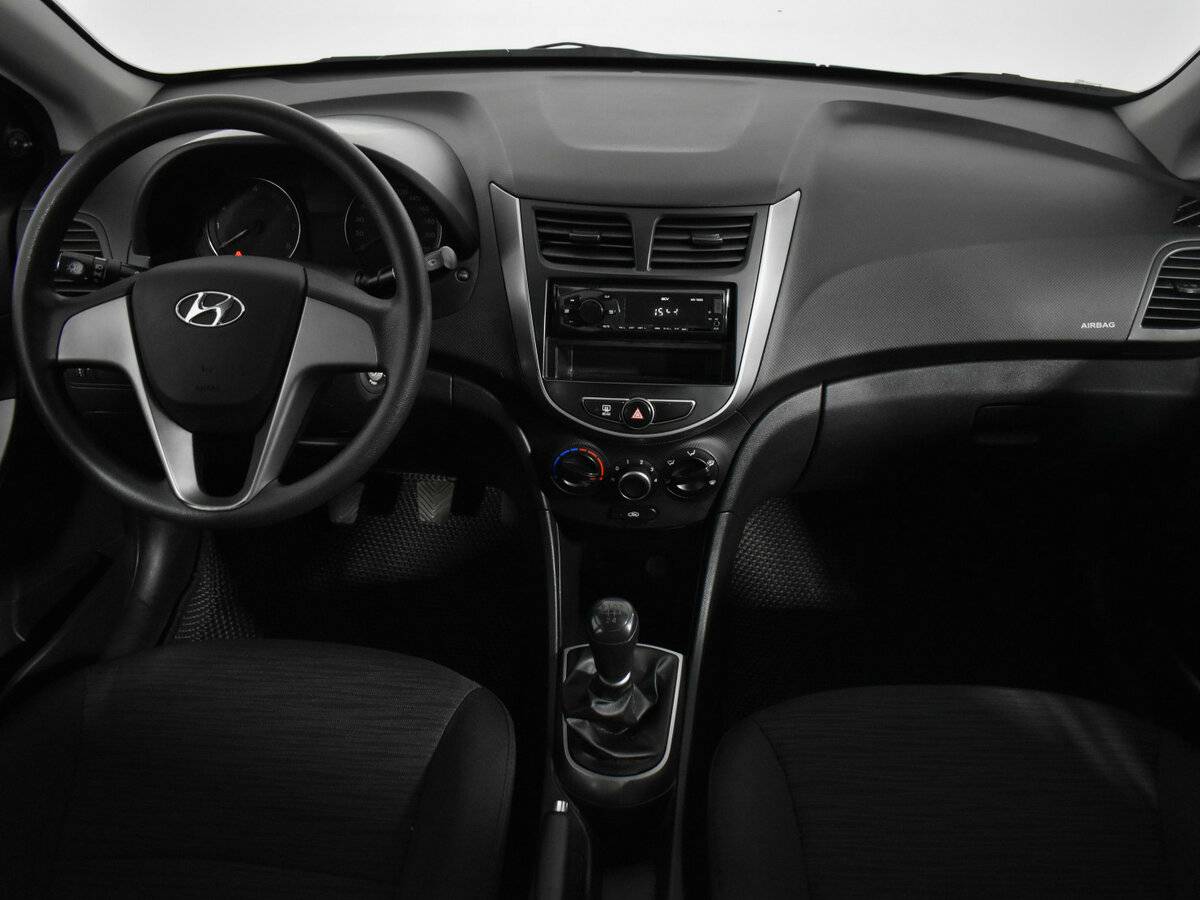 Hyundai Solaris с пробегом — 2016 год. Фото: #11