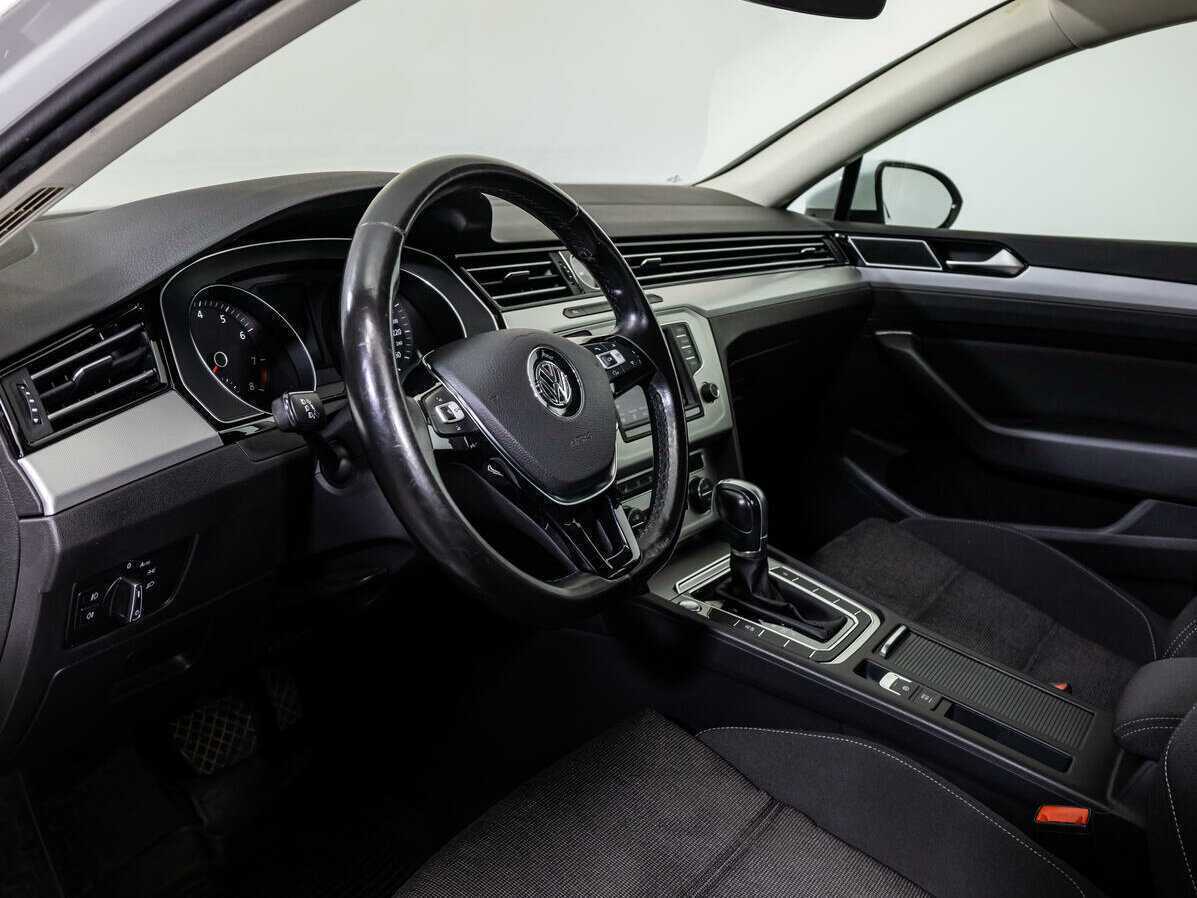 Volkswagen Passat с пробегом — 2016 год. Фото: #8