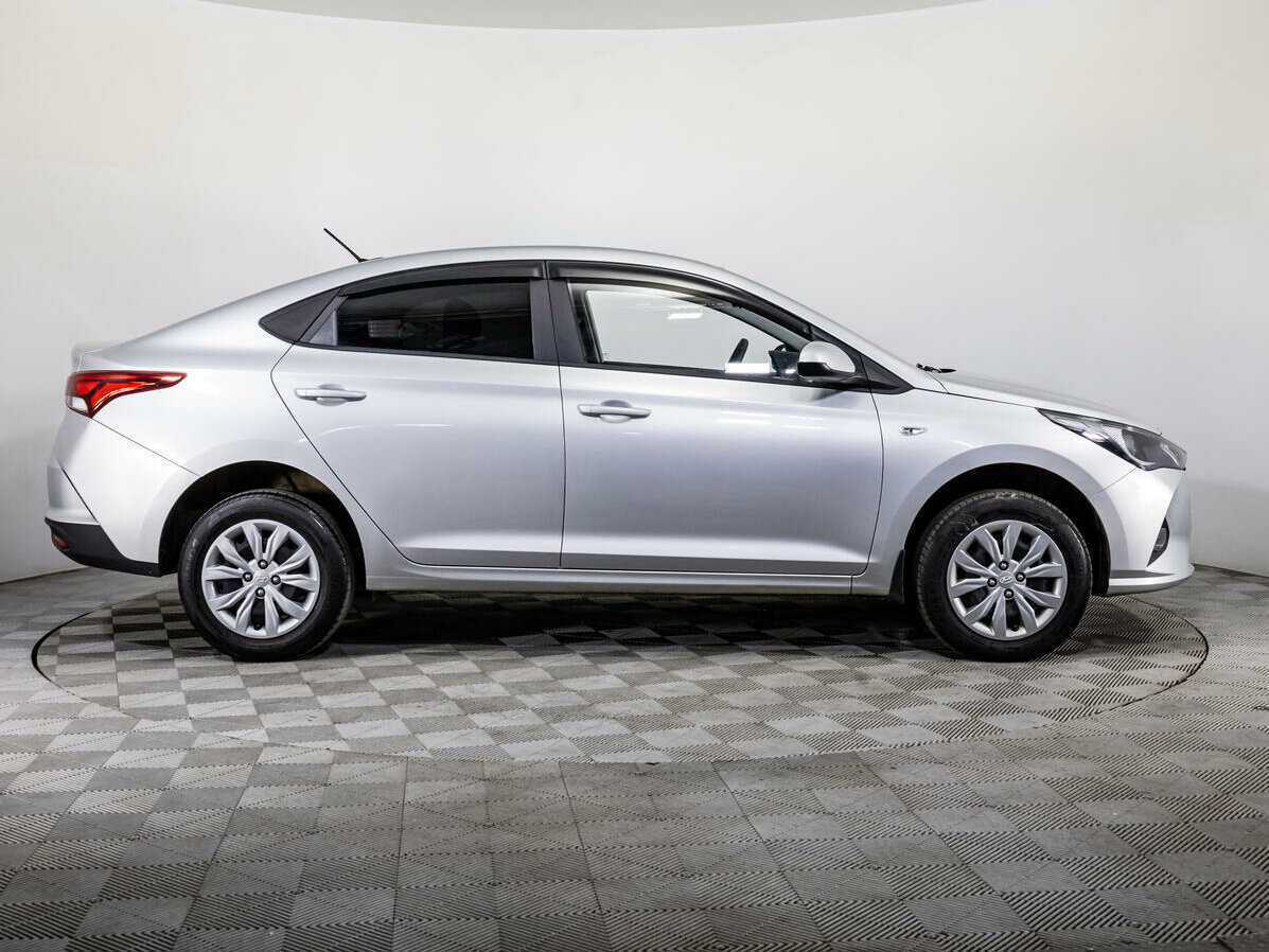 Hyundai Solaris с пробегом — 2022 год. Фото: #3