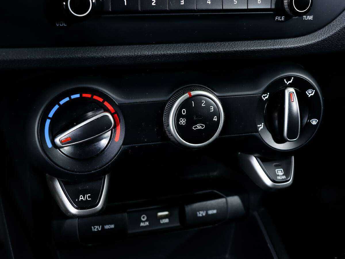 Kia Rio с пробегом — 2017 год. Фото: #13