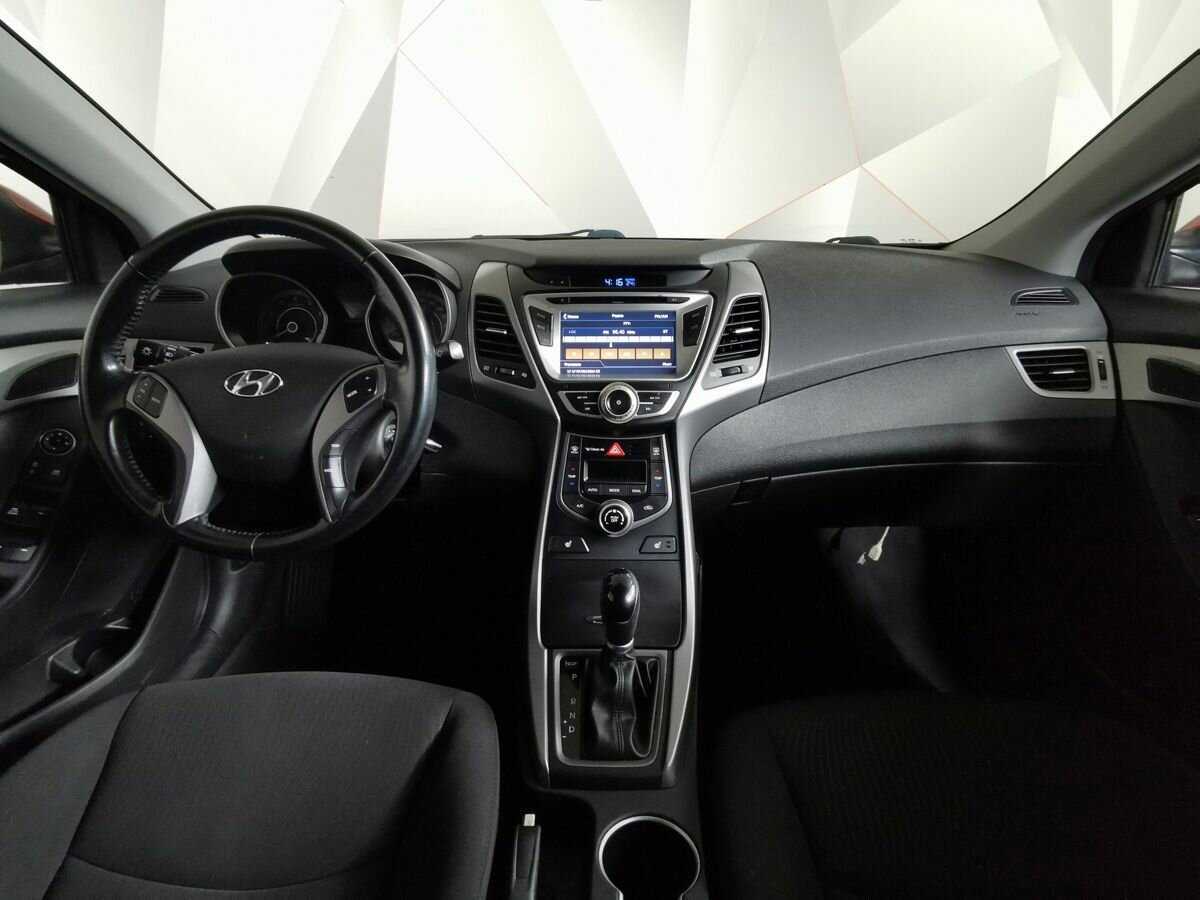 Hyundai Elantra с пробегом — 2015 год. Фото: #9
