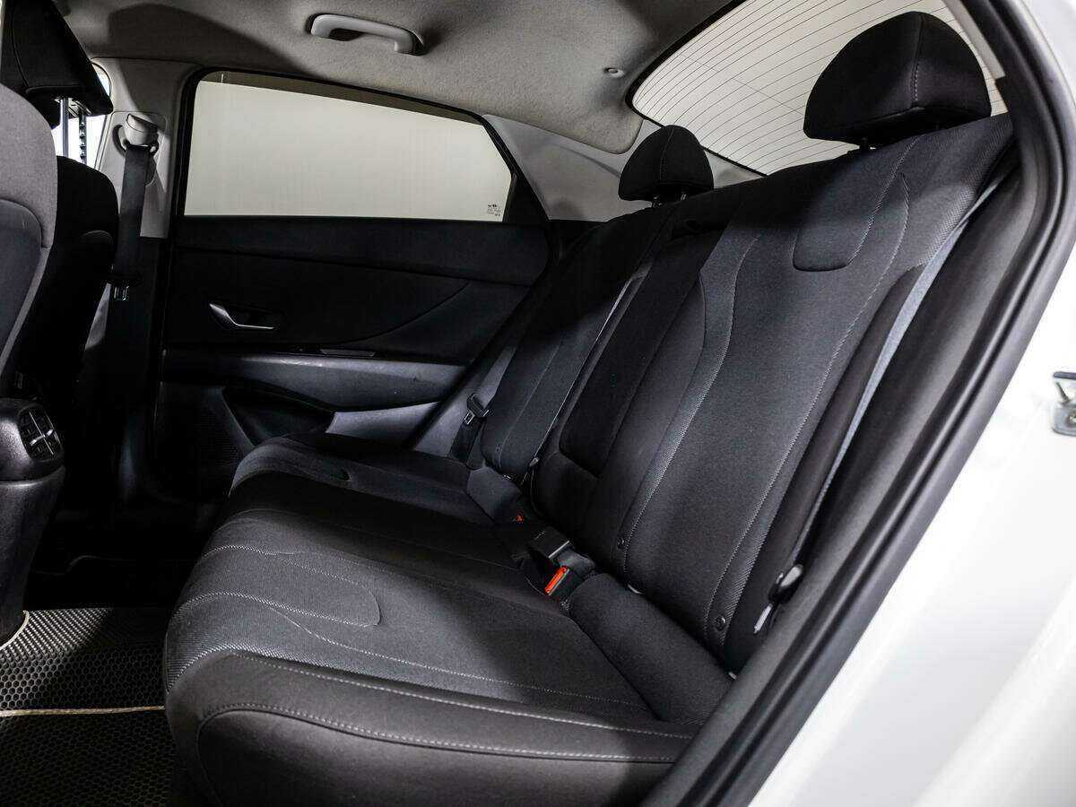 Hyundai Elantra с пробегом — 2020 год. Фото: #7