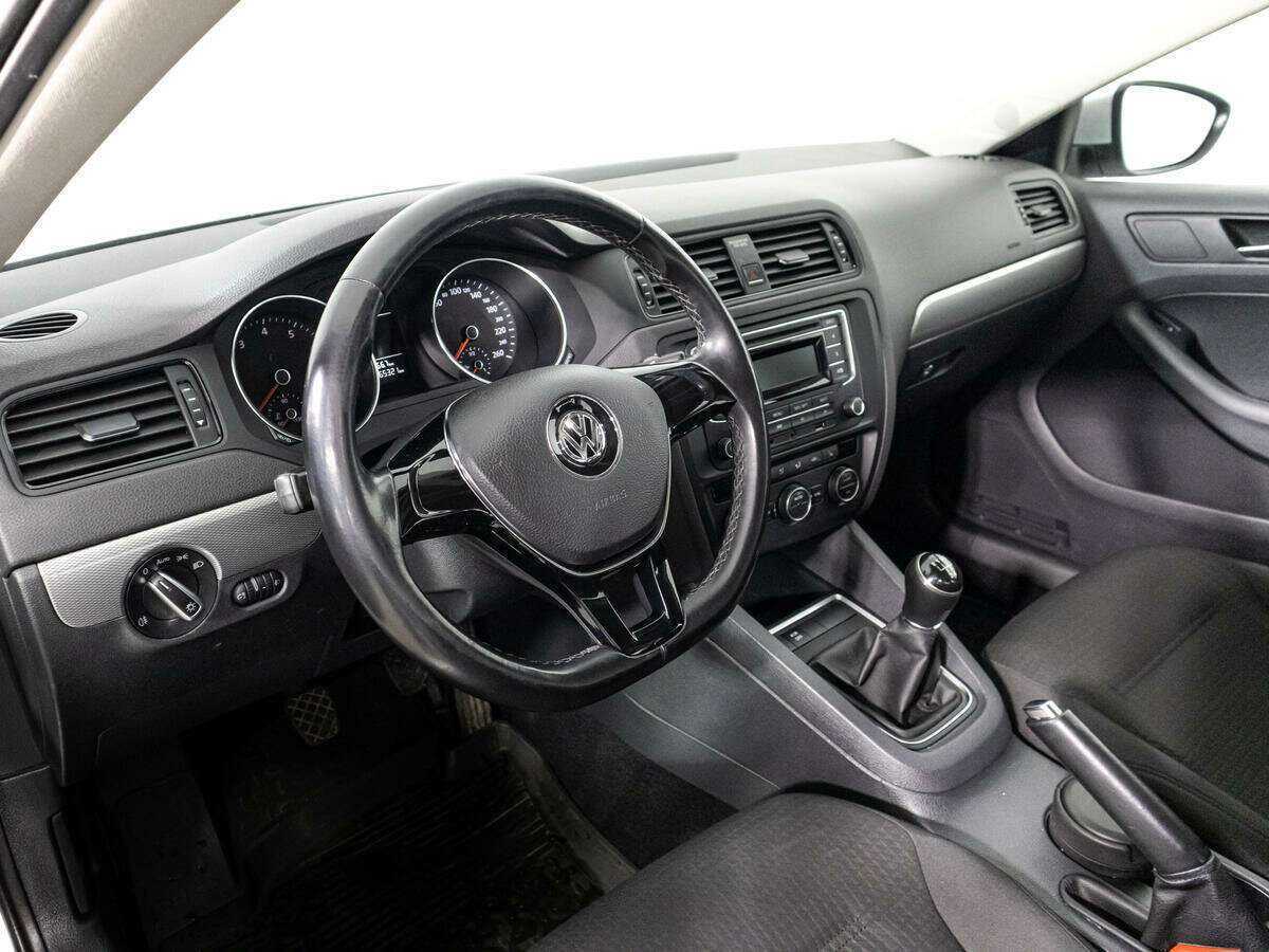 Volkswagen Jetta с пробегом — 2015 год. Фото: #10