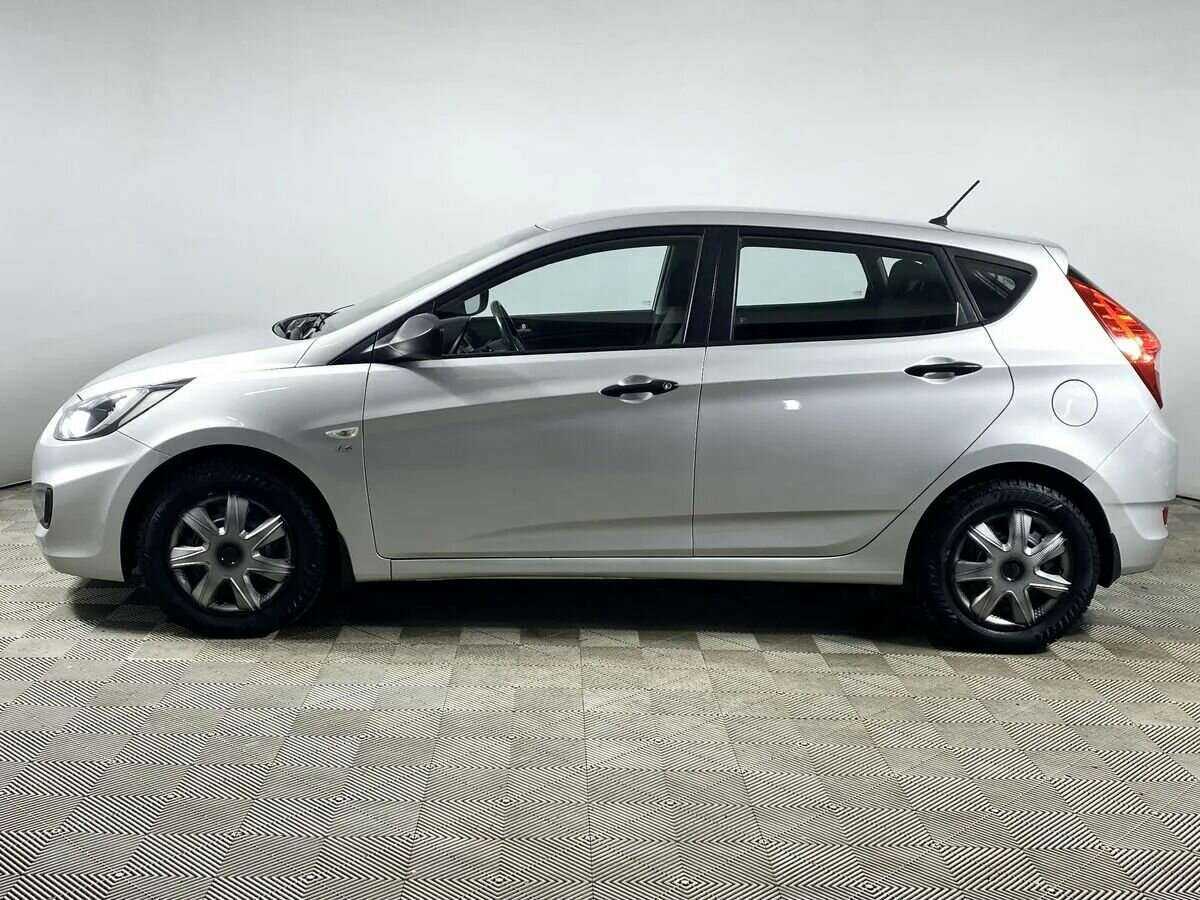Hyundai Solaris с пробегом — 2014 год. Фото: #6