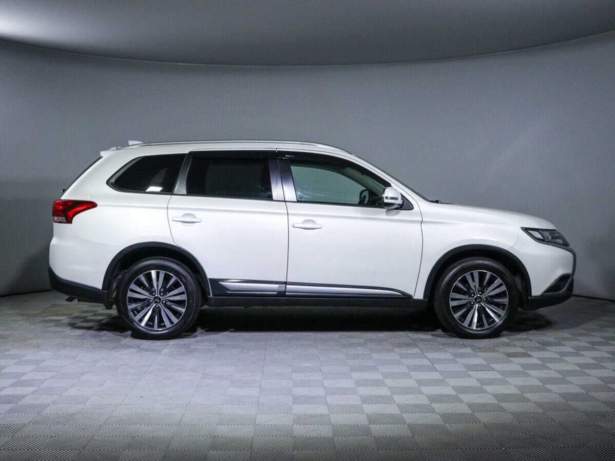 Mitsubishi Outlander с пробегом — 2018 год. Фото: #3