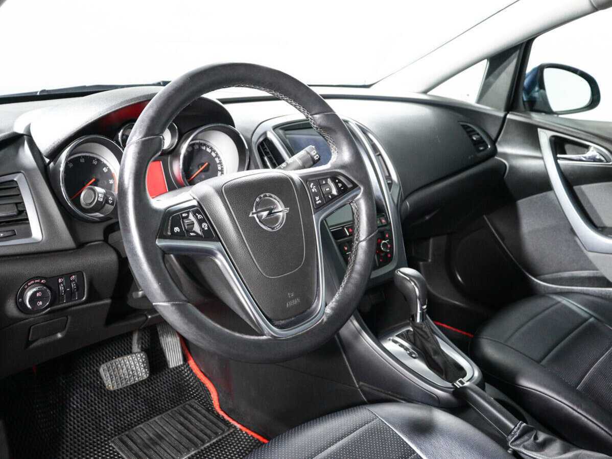 Opel Astra с пробегом — 2014 год. Фото: #13