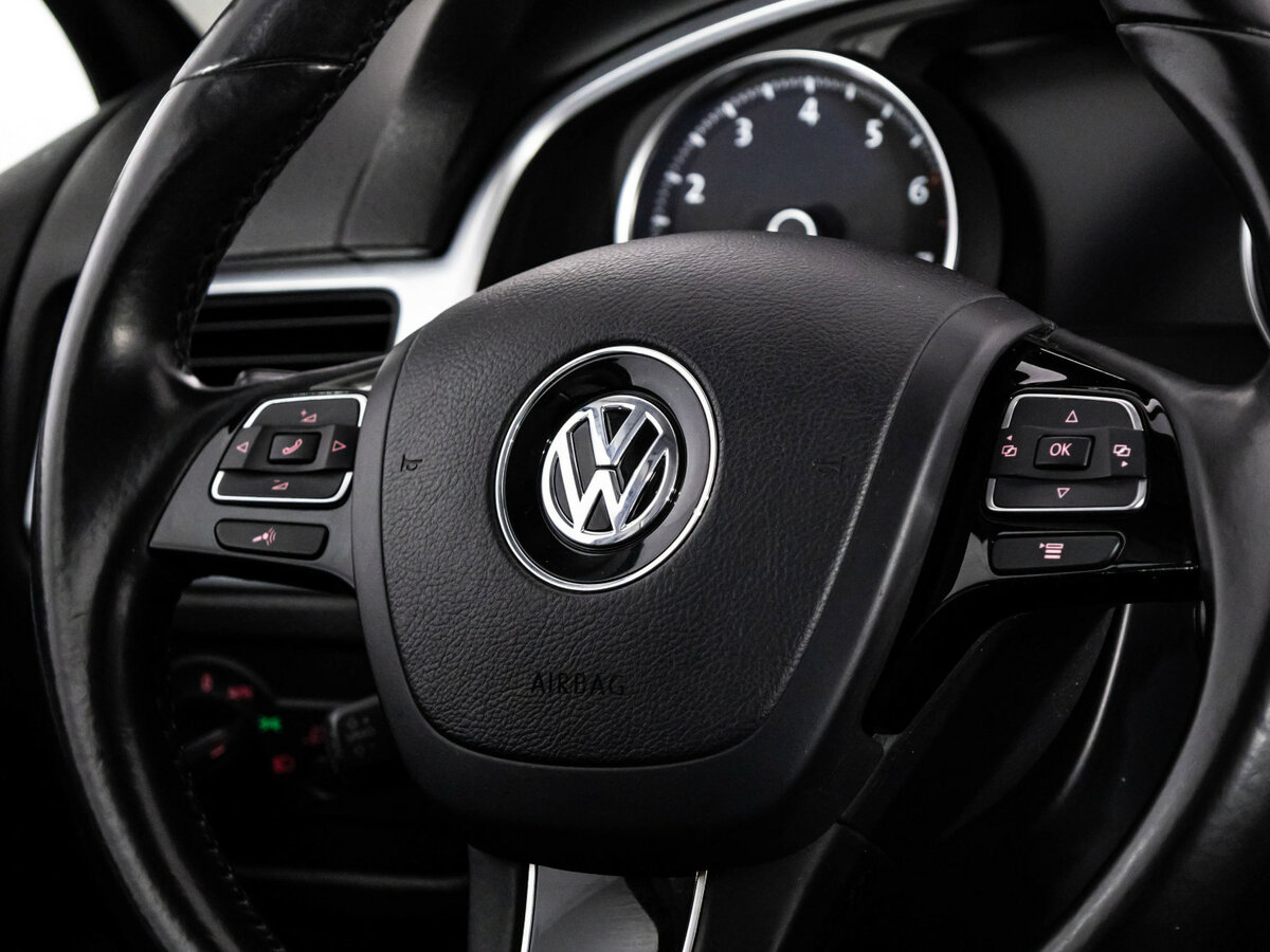 Volkswagen Touareg с пробегом — 2012 год. Фото: #8
