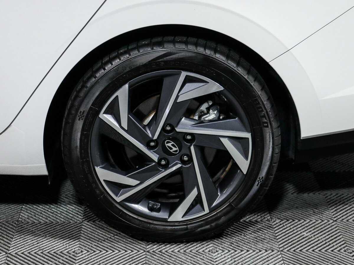 Hyundai Elantra с пробегом — 2023 год. Фото: #11