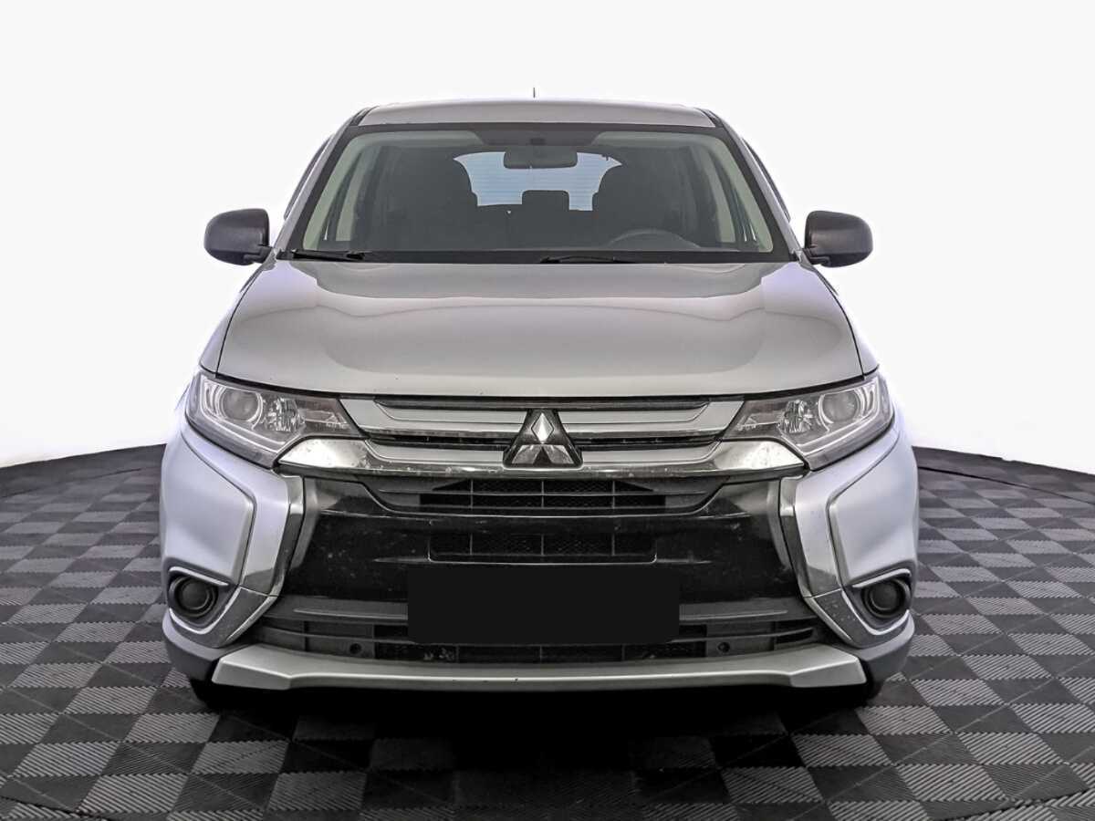 Mitsubishi Outlander с пробегом — 2015 год. Фото: #1