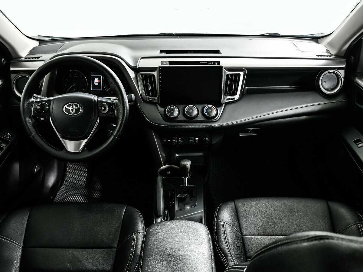 Toyota RAV4 с пробегом — 2017 год. Фото: #9