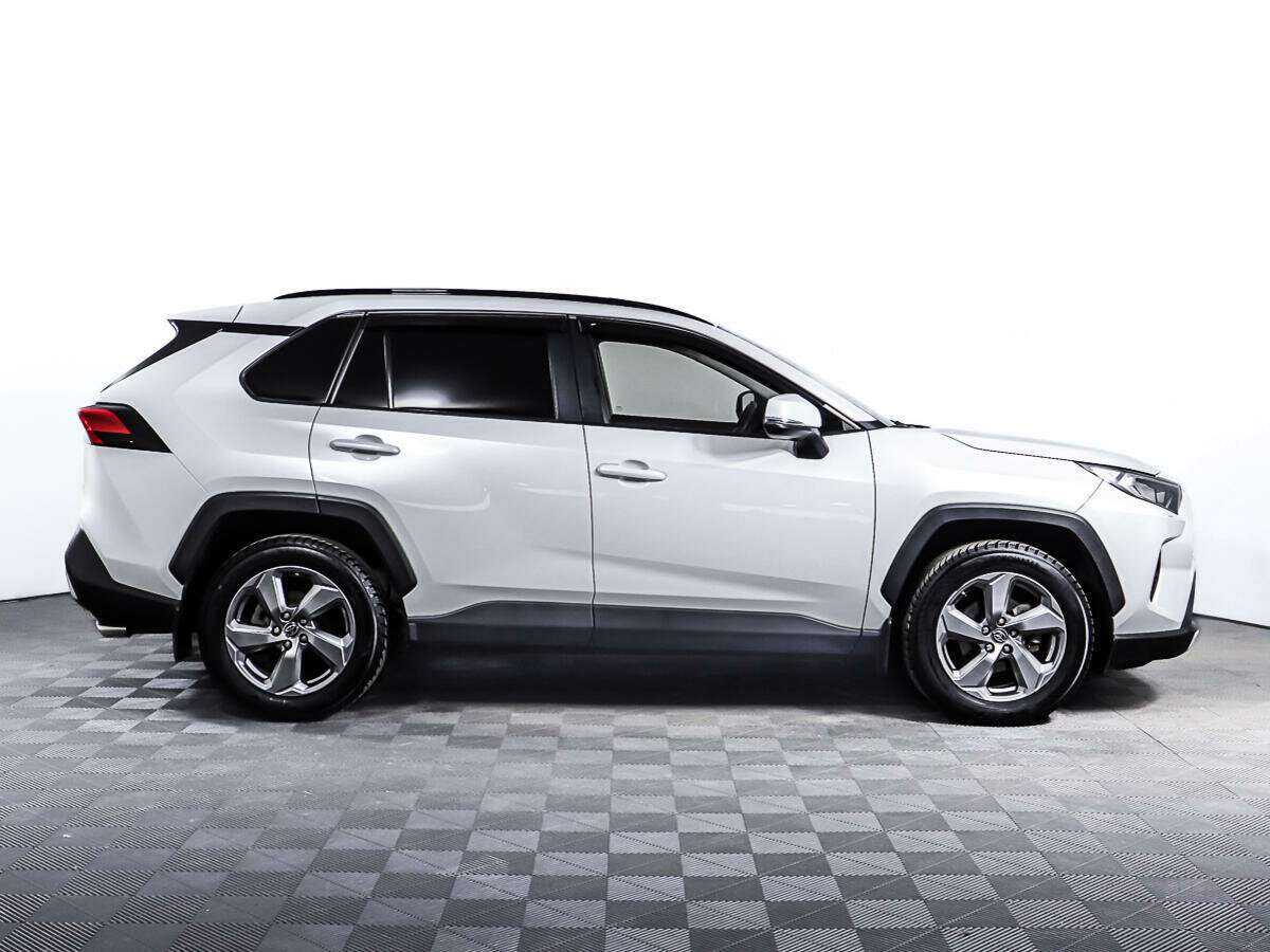 Toyota RAV4 с пробегом — 2020 год. Фото: #3