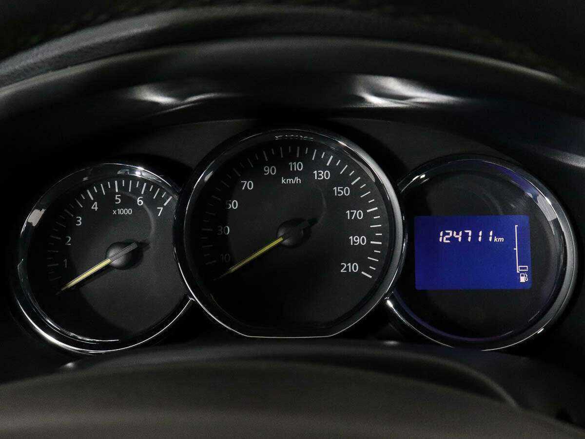 Renault Sandero с пробегом — 2015 год. Фото: #8