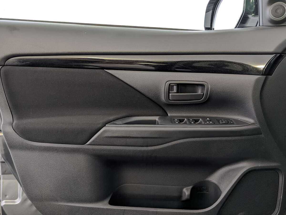 Mitsubishi Outlander с пробегом — 2019 год. Фото: #14