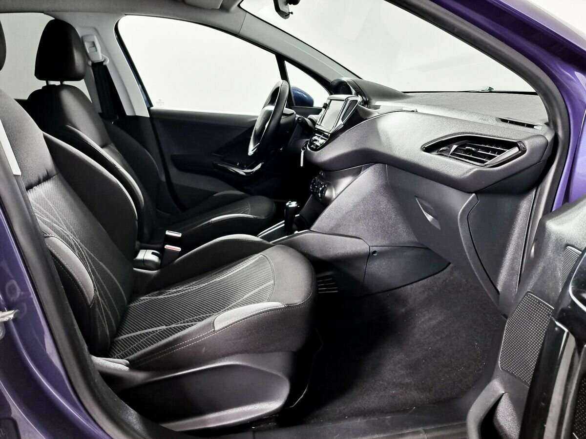 Peugeot 208 с пробегом — 2013 год. Фото: #8