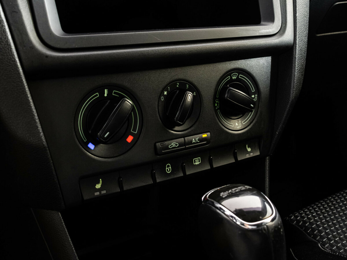 Skoda Rapid с пробегом — 2015 год. Фото: #9