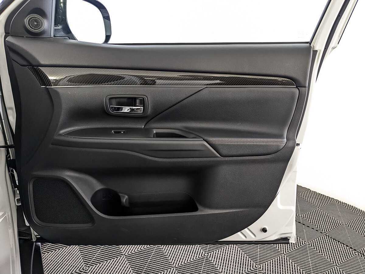 Mitsubishi Outlander с пробегом — 2022 год. Фото: #24