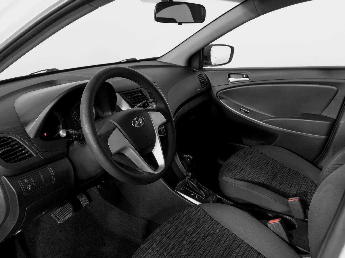 Hyundai Solaris с пробегом — 2015 год. Фото: #14