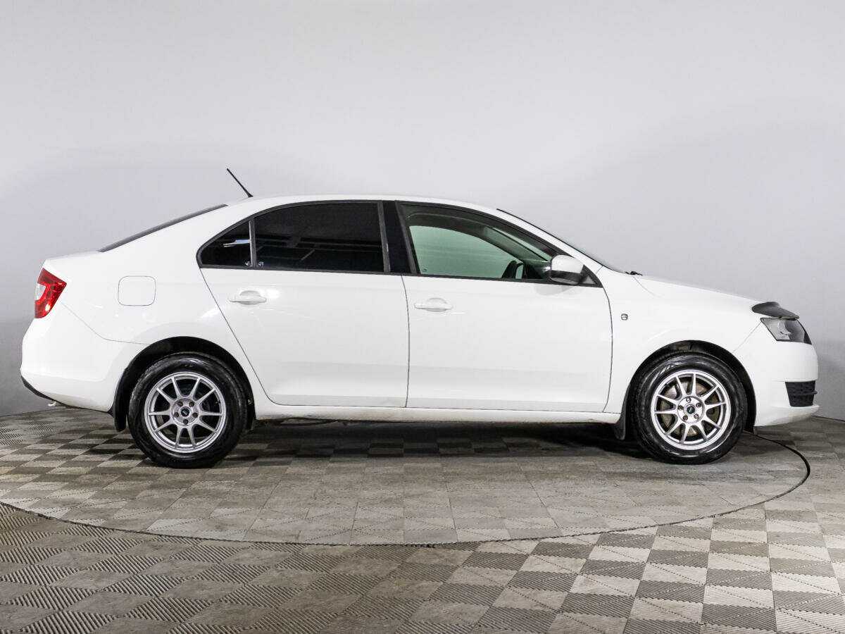 Skoda Rapid с пробегом — 2014 год. Фото: #3