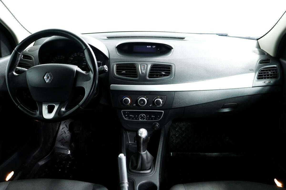 Renault Megane с пробегом — 2012 год. Фото: #10