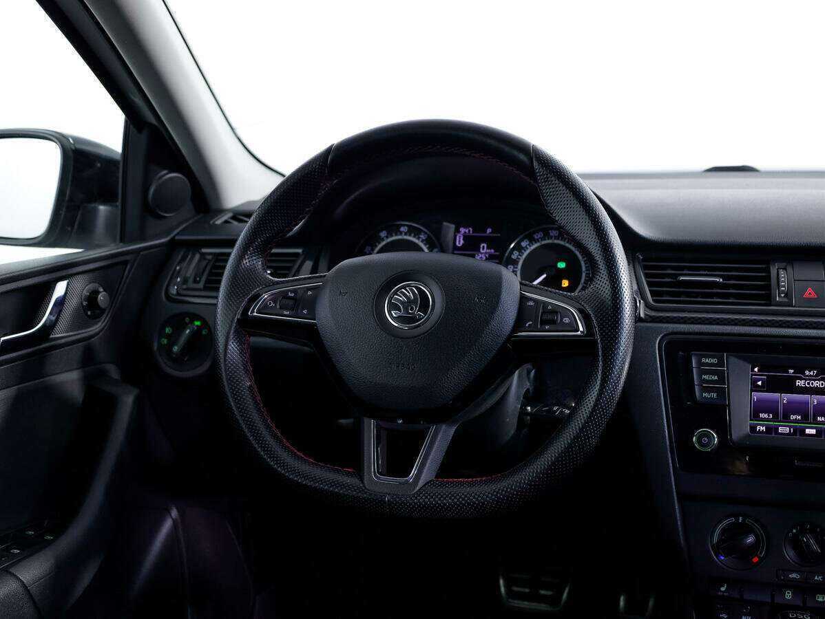 Skoda Rapid с пробегом — 2015 год. Фото: #10