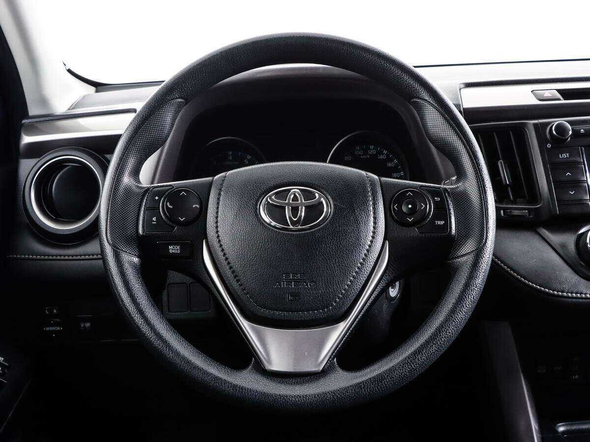 Toyota RAV4 с пробегом — 2017 год. Фото: #11
