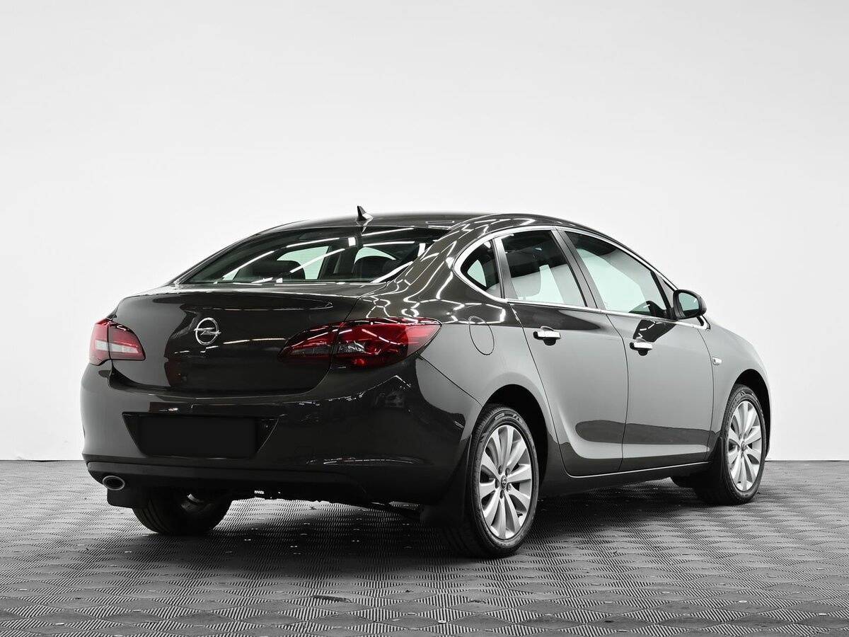 Opel Astra с пробегом — 2013 год. Фото: #3