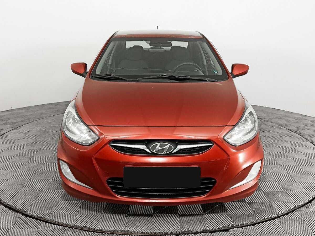 Hyundai Solaris с пробегом — 2012 год. Фото: #1