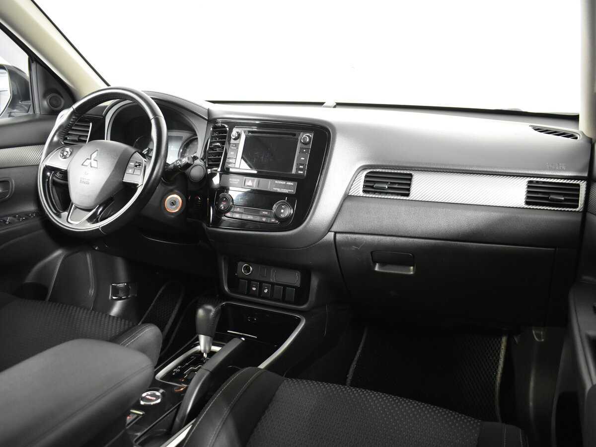 Mitsubishi Outlander с пробегом — 2017 год. Фото: #10