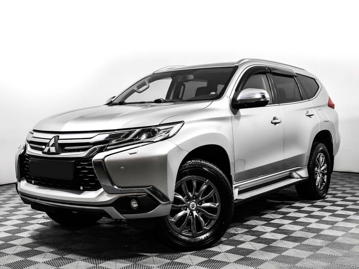 Mitsubishi Pajero Sport с пробегом — 2017 год. Фото: #0