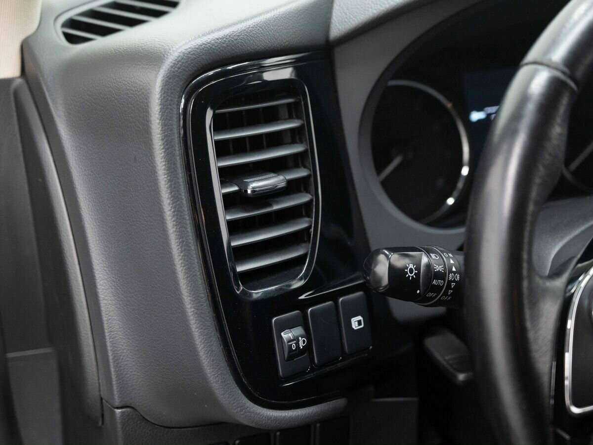 Mitsubishi Outlander с пробегом — 2019 год. Фото: #19