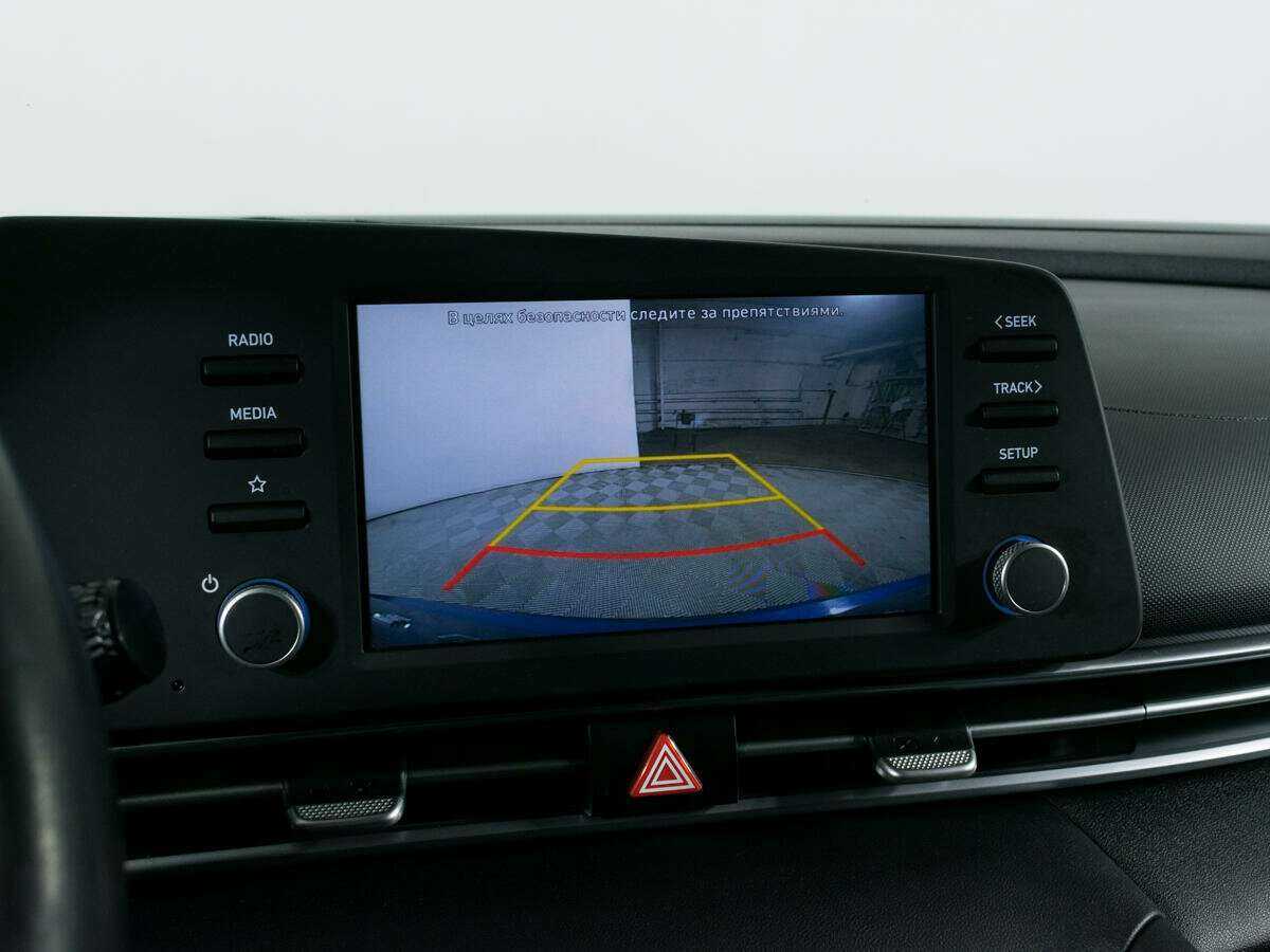 Hyundai Elantra с пробегом — 2021 год. Фото: #13