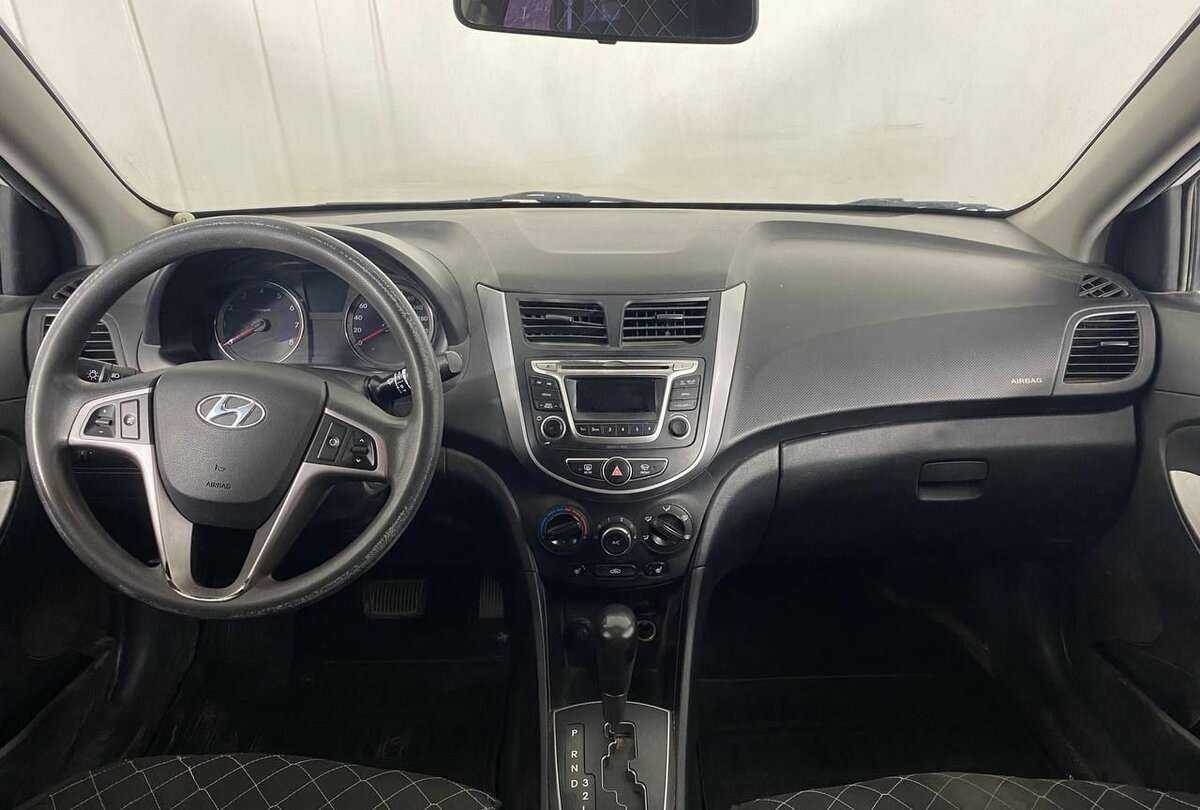 Hyundai Solaris с пробегом — 2014 год. Фото: #10