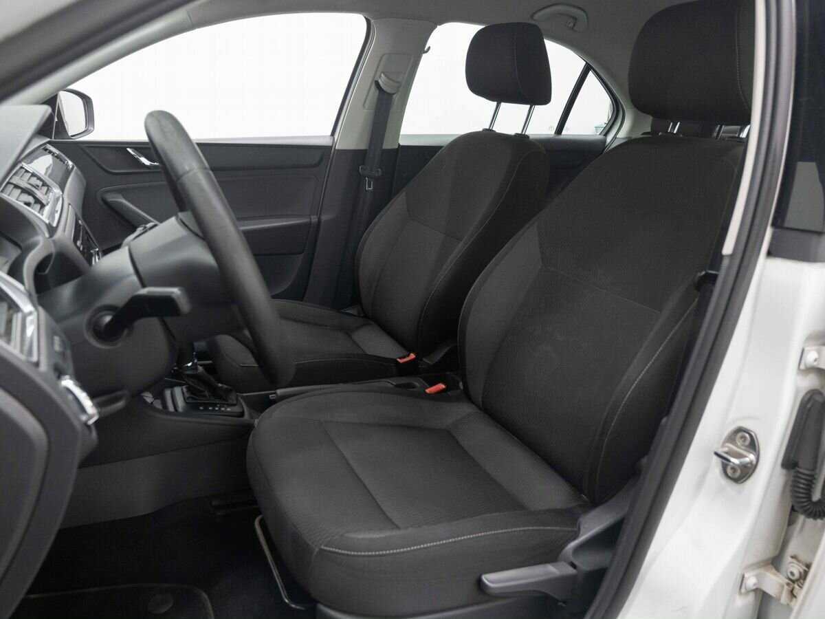 Skoda Rapid с пробегом — 2015 год. Фото: #7