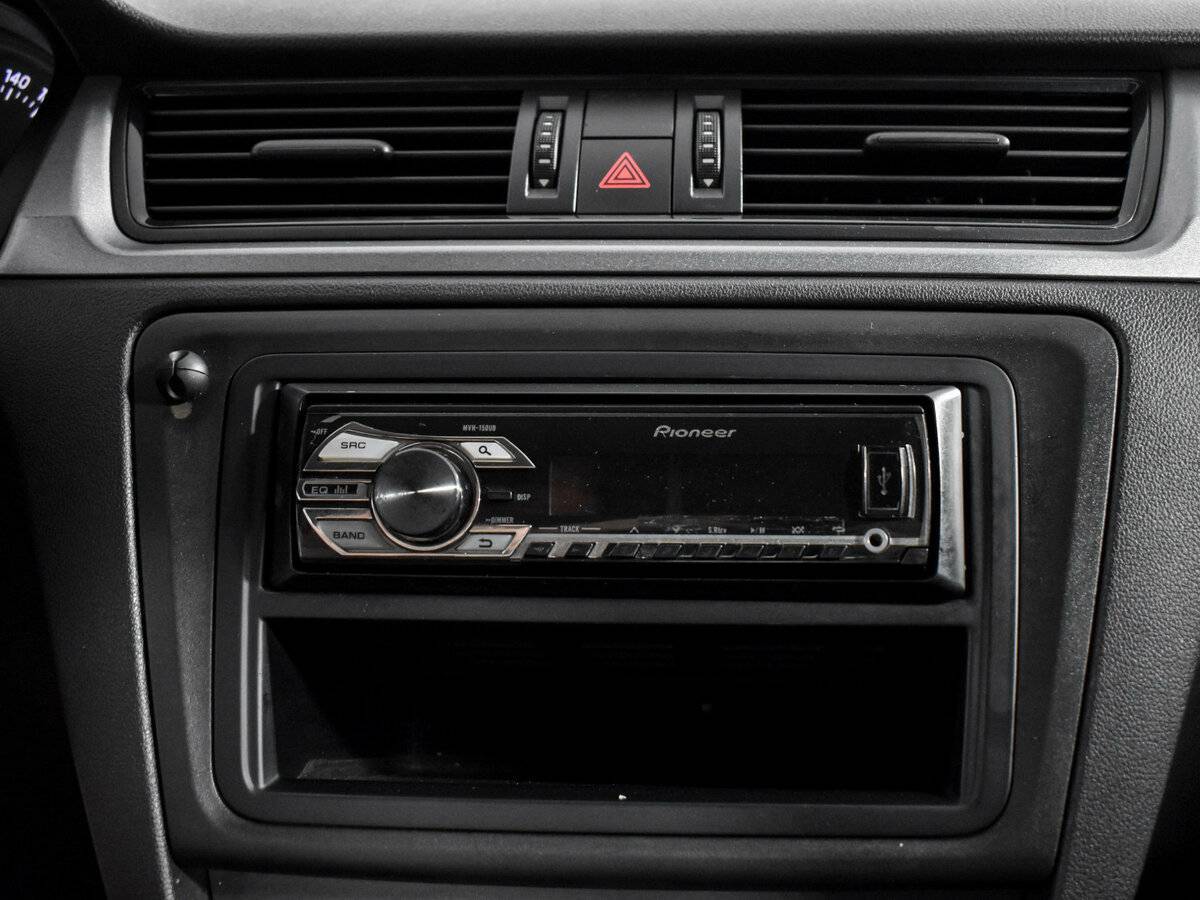 Skoda Rapid с пробегом — 2014 год. Фото: #14