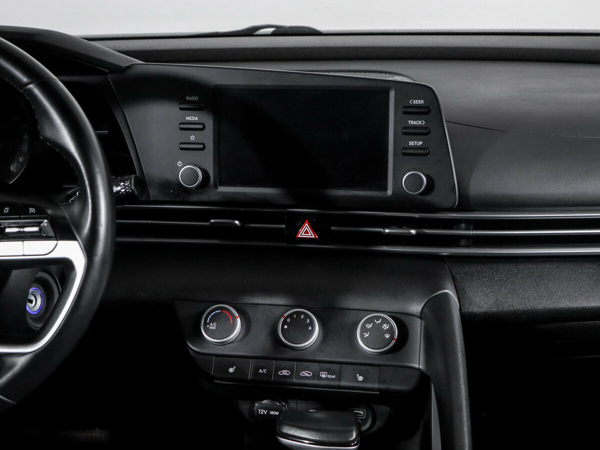 Hyundai Elantra с пробегом — 2021 год. Фото: #10