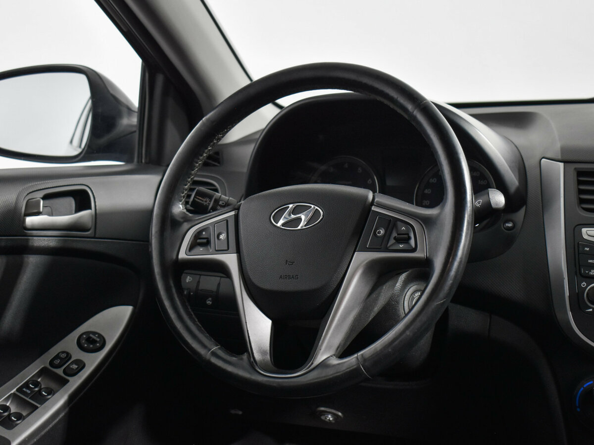 Hyundai Solaris с пробегом — 2016 год. Фото: #16