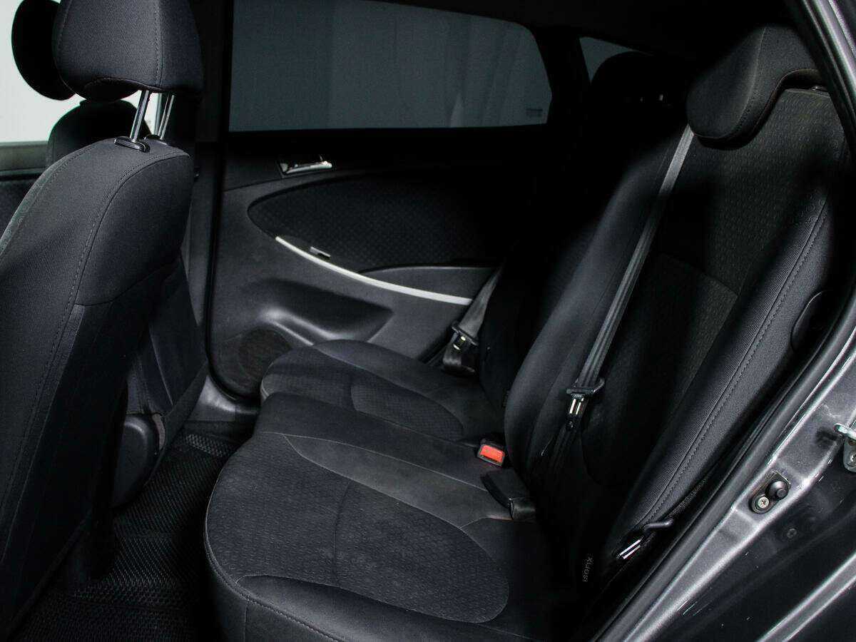 Hyundai Solaris с пробегом — 2012 год. Фото: #7