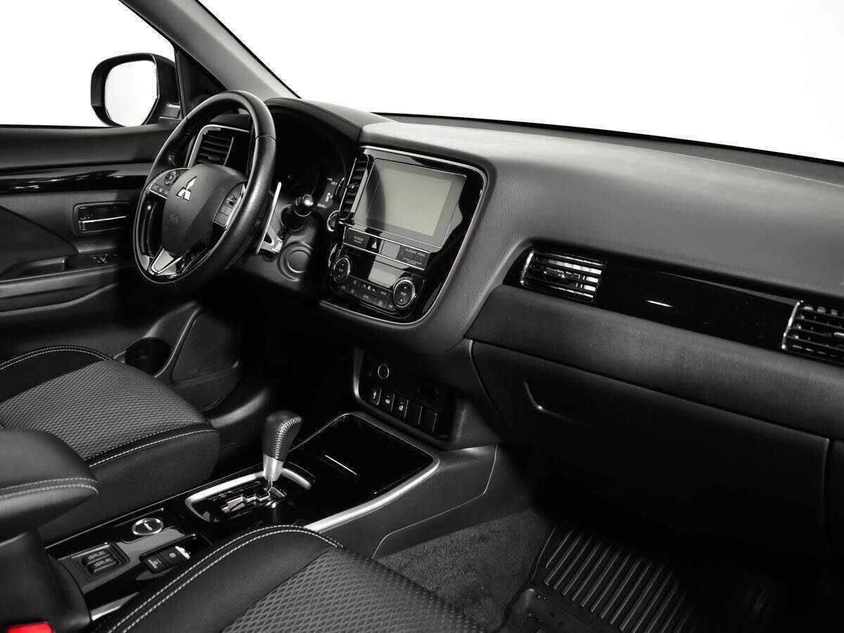 Mitsubishi Outlander с пробегом — 2020 год. Фото: #8