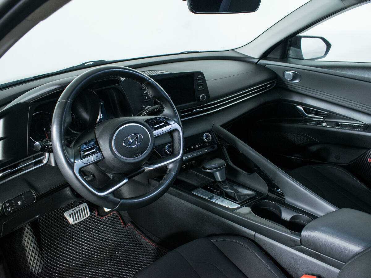 Hyundai Elantra с пробегом — 2020 год. Фото: #12