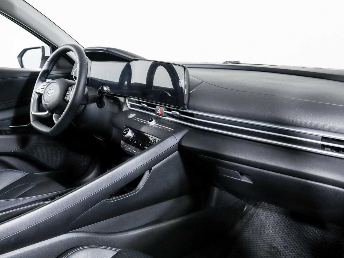 Hyundai Elantra с пробегом — 2023 год. Фото: #8