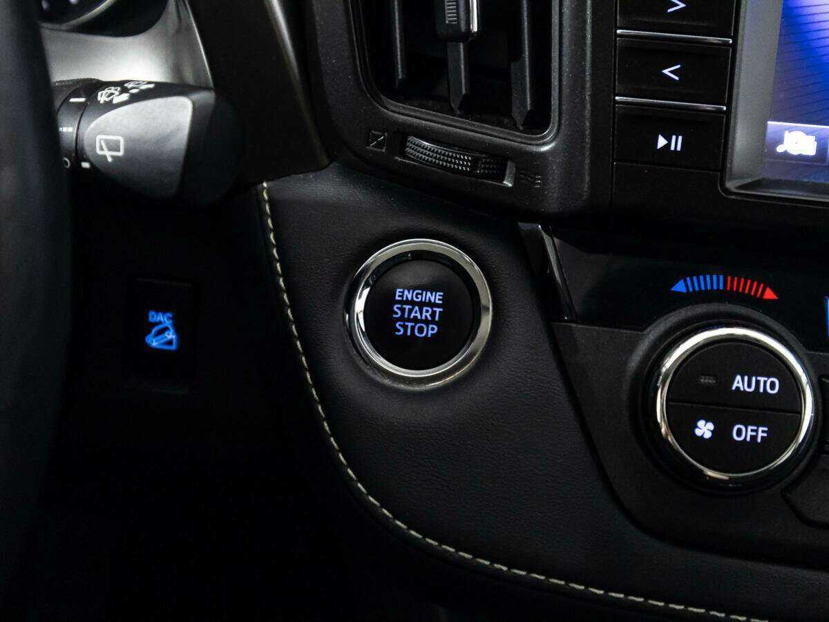 Toyota RAV4 с пробегом — 2018 год. Фото: #17